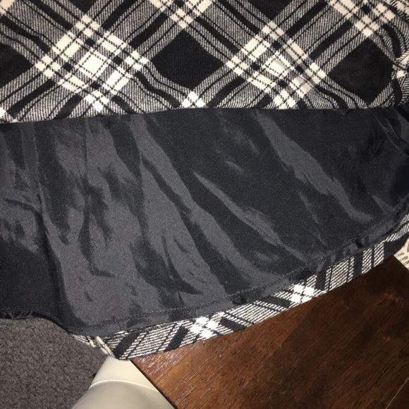 Express black & white plaid skirt - Picture 5 of 5